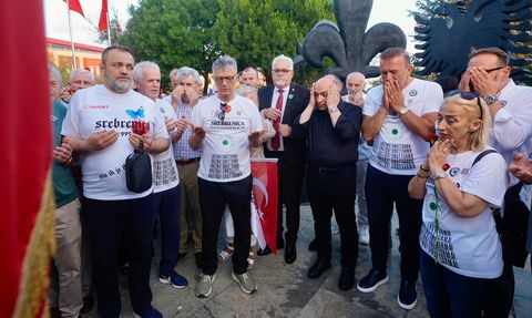 İstanbul'da Srebrenitsa Soykırımı Anma Yürüyüşü Düzenlendi