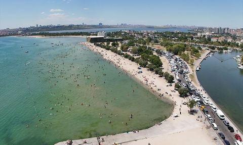 İstanbul Sıcak Hava Dalgasında Sahil ve Parklara Akın Etti