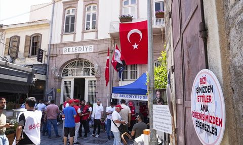 İzmir'de İşten Çıkarılan İşçilerin Protesto Eylemi Devam Ediyor
