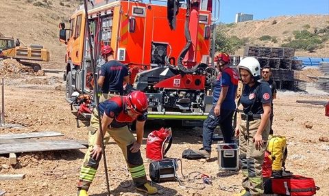 İzmir'de Kuyuya Düşen Kişi İtfaiye Ekiplerince Kurtarıldı