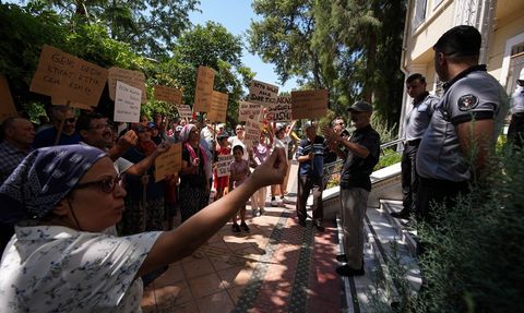İzmir'de Su Kesintisi Protestosu