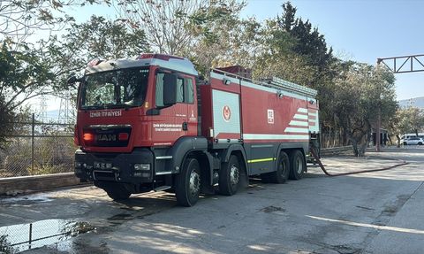 İzmir'deki Otluk Alanda Yangın Kontrol Altına Alındı