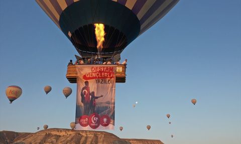 Kapadokya'da 15 Temmuz Balon Gösterisi