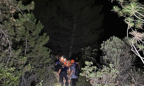 Karabük'te Kayalıktan Düşen Genç Yaralandı