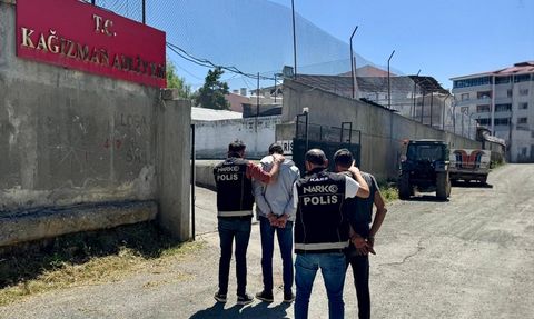 Kars'ta Uyuşturucu Operasyonu: İki Zanlı Tutuklandı