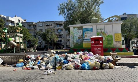 Karşıyaka’da Çöp Yığınları Tepki Topladı