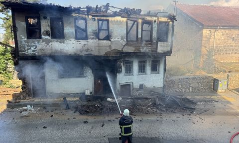 Kastamonu'da Metruk Binada Yangın