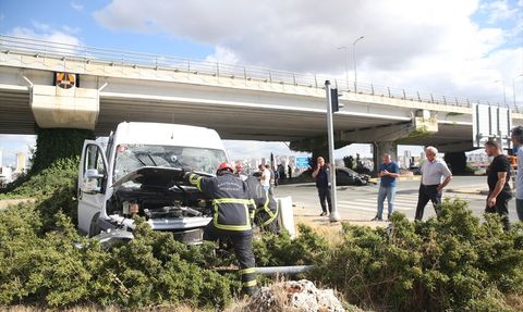 Kastamonu'da Minibüs ve Otomobil Çarpıştı: 4 Yaralı