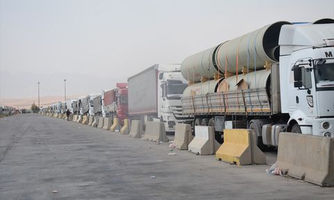 Kavurucu Sıcaklar Tır Şoförlerini Zorluyor