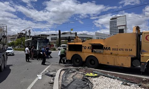 Kayseri'de Üç Araçlı Kaza: 8 Yaralı