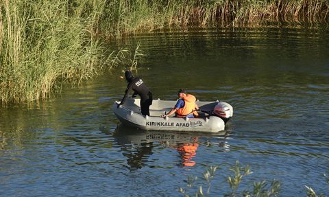 Kırıkkale'de Arkadaşlarıyla İddialaşan Genç Kızılırmak'a Atladı