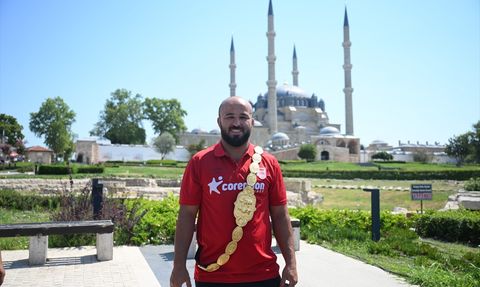 Kırkpınar'ın Yeni Başpehlivanı Orhan Okulu Antalya'ya Döndü