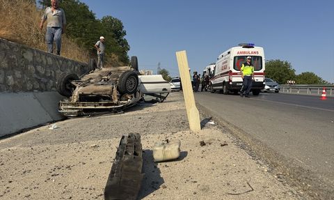 Kocaeli'de Devrilen Araçta Dört Yaralı