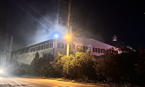 Kocaeli'de Kompozit Ürün Fabrikasında Yangın