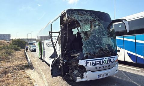 Kocaeli'de Otobüs-Kamyon Çarpışması: 7 Yaralı