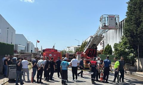 Kocaeli'deki Fabrikada Yangın Kontrol Altına Alındı