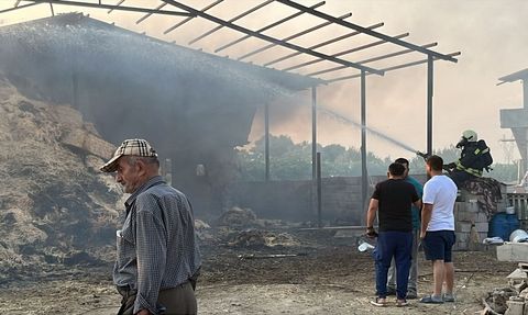Konya'da Ahır ve Samanlık Yangını: 2 Yaralı