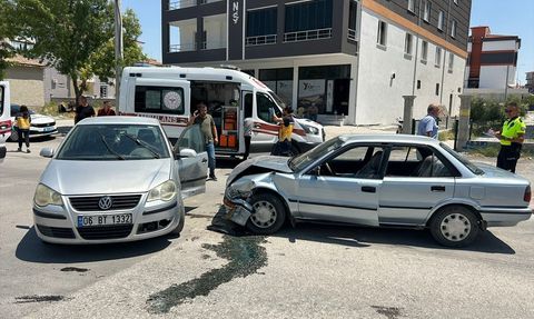 Konya'da Otomobil Çarpışması: 6 Yaralı