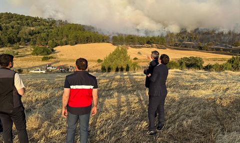Kütahya Dumlupınar'daki Orman Yangınında Soğutma Çalışmaları Devam Ediyor