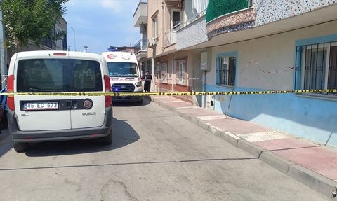 Manisa'da 17 Yaşındaki Genç Kadın Evinde Hayatını Kaybetti