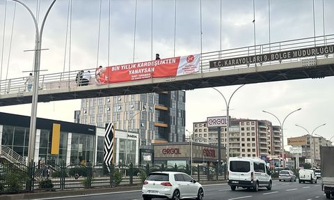 MHP Diyarbakır'da 'Terörsüz Türkiye' İçin Pankart Astı