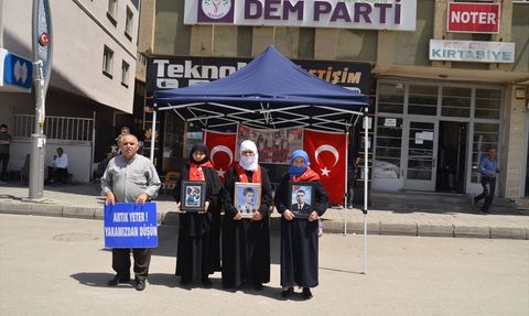 Muş'ta Ailelerin DEM Parti Önündeki Eylemleri Devam Ediyor