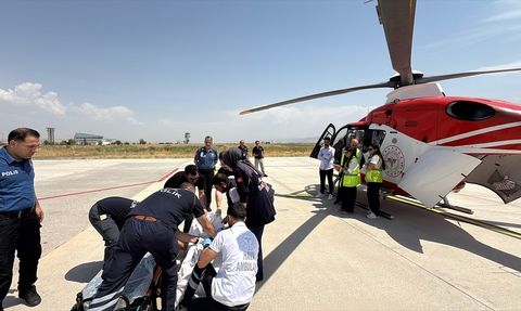Muş'tan Hasta Bebek Elazığ'a Ambulans Helikopterle Sevk Edildi