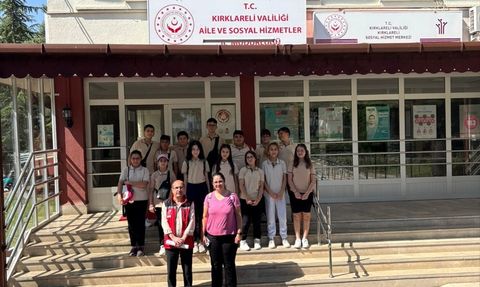 Öğrenciler Sosyal Hizmet Merkezlerini Ziyaret Ediyor