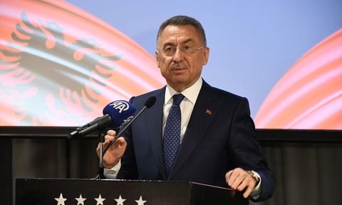 Oktay, Tiran'da Türk İş İnsanlarıyla Buluştu