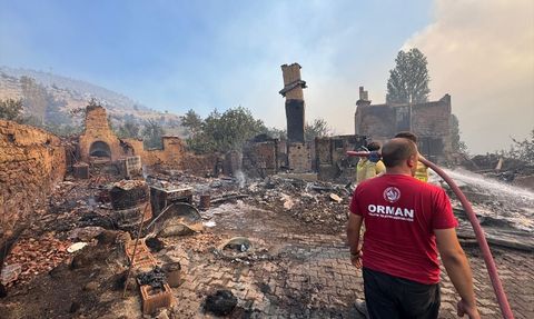 Sakarya'daki Orman Yangınına Müdahale Devam Ediyor