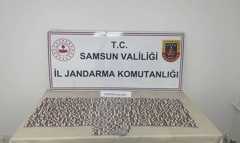 Samsun'da Uyuşturucu Operasyonu: 1220 Sentetik Ecza Hapı Ele Geçirildi