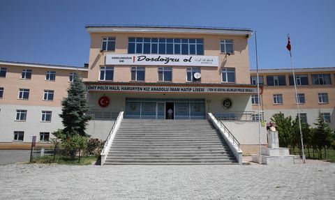 Şehit Polis Memuru Halil Hamuryen'in Hatırası Okulda Yaşatılıyor