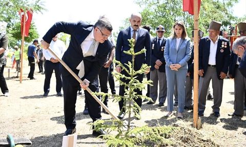Sinop'ta 15 Temmuz Şehidi İçin Hatıra Ormanı Bakımı