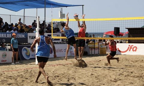 Sinop'ta Uluslararası Plaj Voleybol Turnuvası Heyecanı Başladı