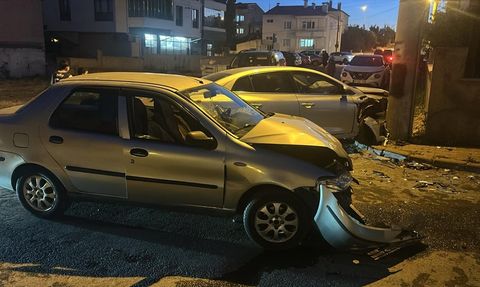 Sivas'ta Otomobil Kazası: 6 Yaralı