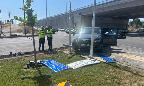 Sivas'ta Otomobil ve Cip Çarpıştı: 4 Yaralı