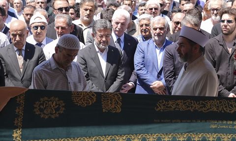 Tarım Bakanı Yumaklı'nın Kayınvalidesi Zarife Çayır Son Yolculuğuna Uğurlandı