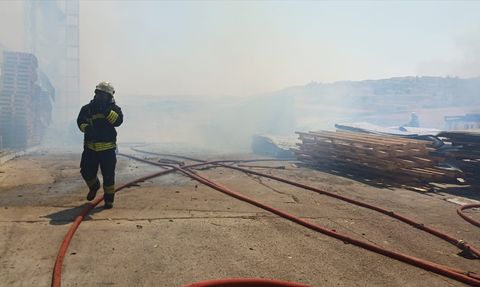 Tekirdağ'da Alüminyum Fabrikasında Yangın Kontrol Altına Alındı