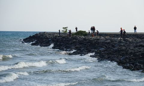 Tekirdağ'da Boğulma Tehlikesi: Genç Kurtarıldı, Arkadaşı İçin Arama Devam Ediyor
