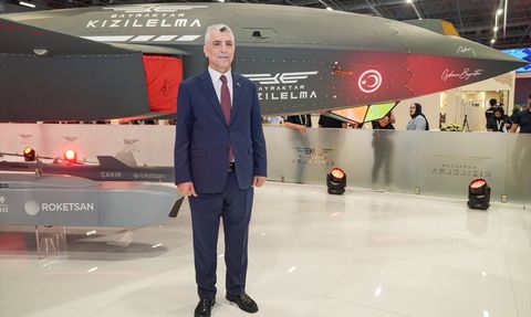 Ticaret Bakanı Ömer Bolat IDEF 2025'i Ziyaret Etti