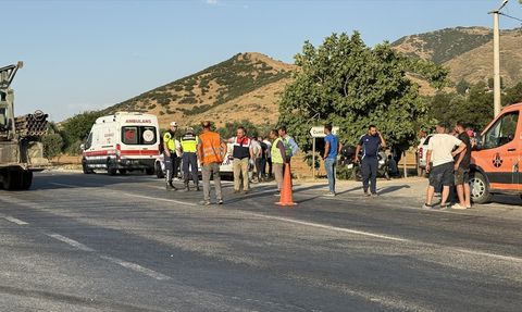 Tire'de Motosiklet Kazası: 14 Yaşındaki Çocuk Hayatını Kaybetti