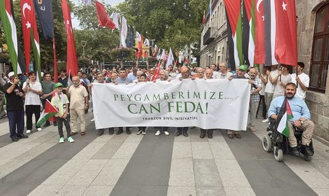 Trabzon'da Hazreti Muhammed'in Karikatürüne Tepki