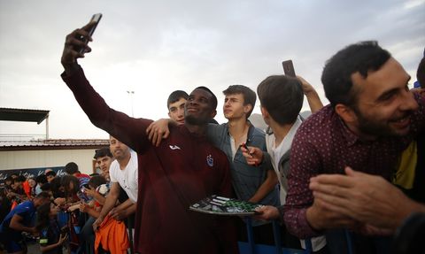 Trabzonspor, Erzurum'da Yağmura Rağmen Taraftarla Buluştu