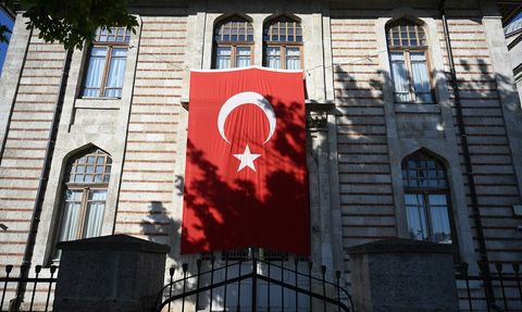 Trakya'da Kamu Binalarına Türk Bayrağı Asıldı