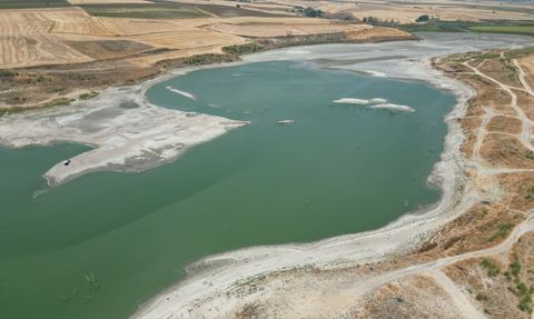 Türkmenli Göleti'nde Su Seviyesi Kritik Düzeye Düştü