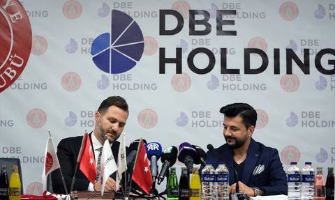 Ümraniyespor, DBE Holding ile Forma Sırt Sponsoru Anlaşması Yaptı