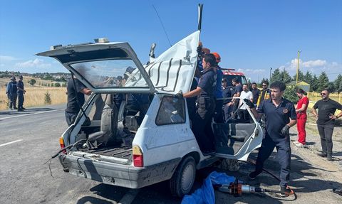 Uşak'ta Feci Trafik Kazası: Baba ve Kızı Hayatını Kaybetti