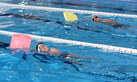 Van'da Çocuklar Yüzme Öğreniyor