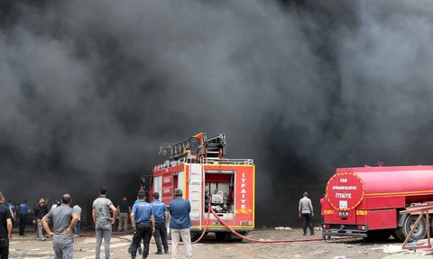Van'da Geri Dönüşüm Tesisinde Yangın Kontrol Altına Alındı