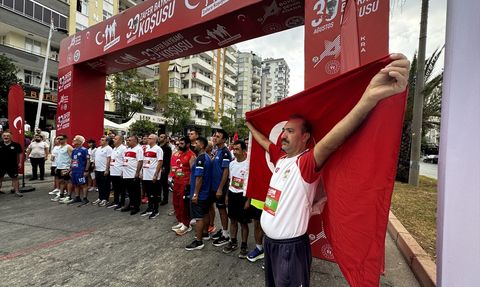 30 Ağustos Zafer Bayramı Koşusu Adana'da Büyük Coşkuyla Gerçekleşti